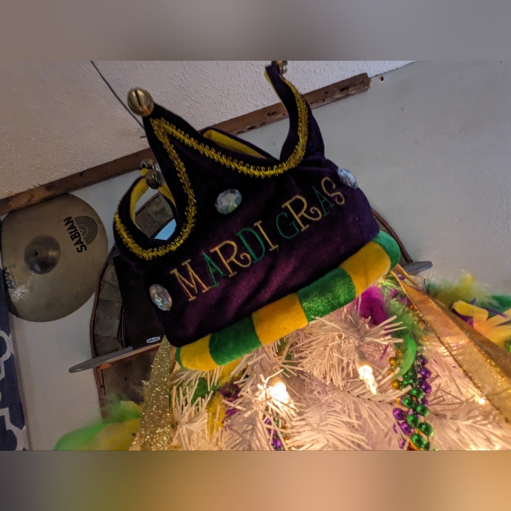 Mardi Gras Crown Decor in Purple and Gold